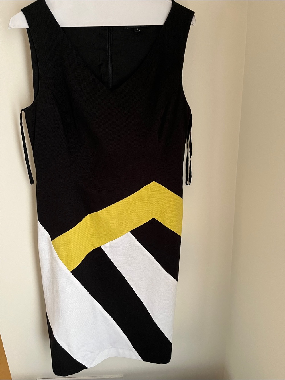 Tahari size 8 Sleeveless Black, White & Yellow Colorblock Dress